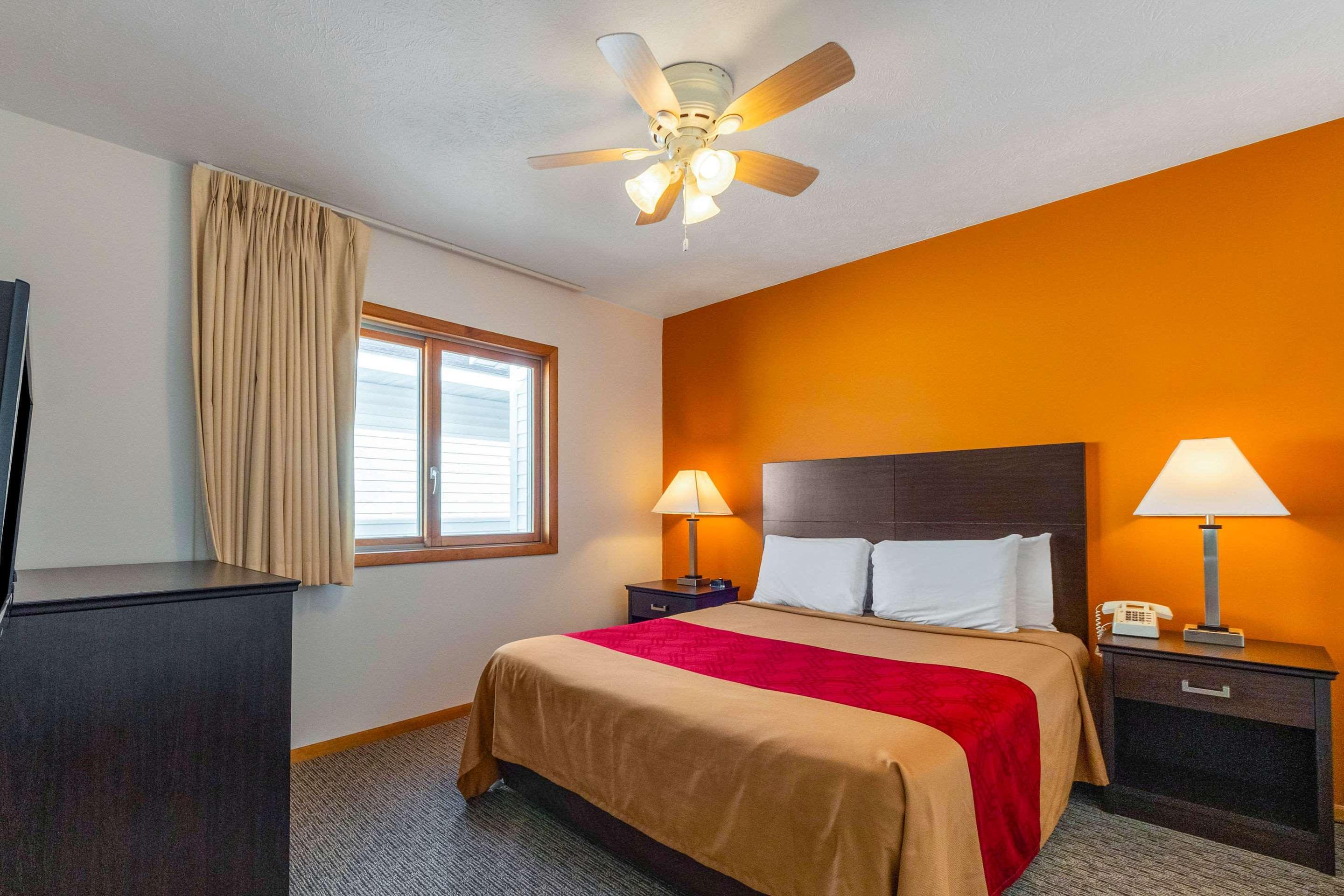 Econo Lodge Lakeshore Manistique Eksteriør bilde