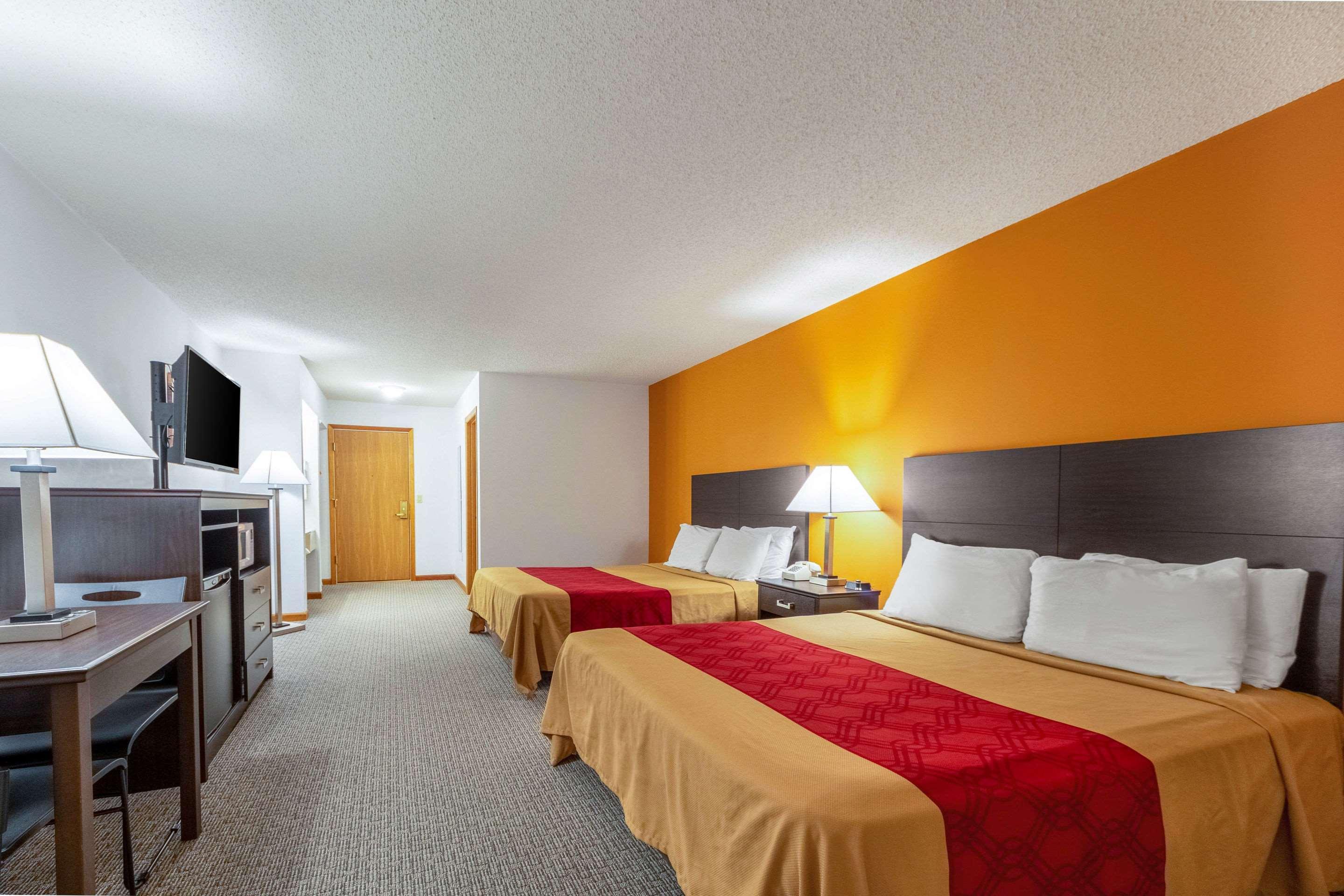 Econo Lodge Lakeshore Manistique Eksteriør bilde
