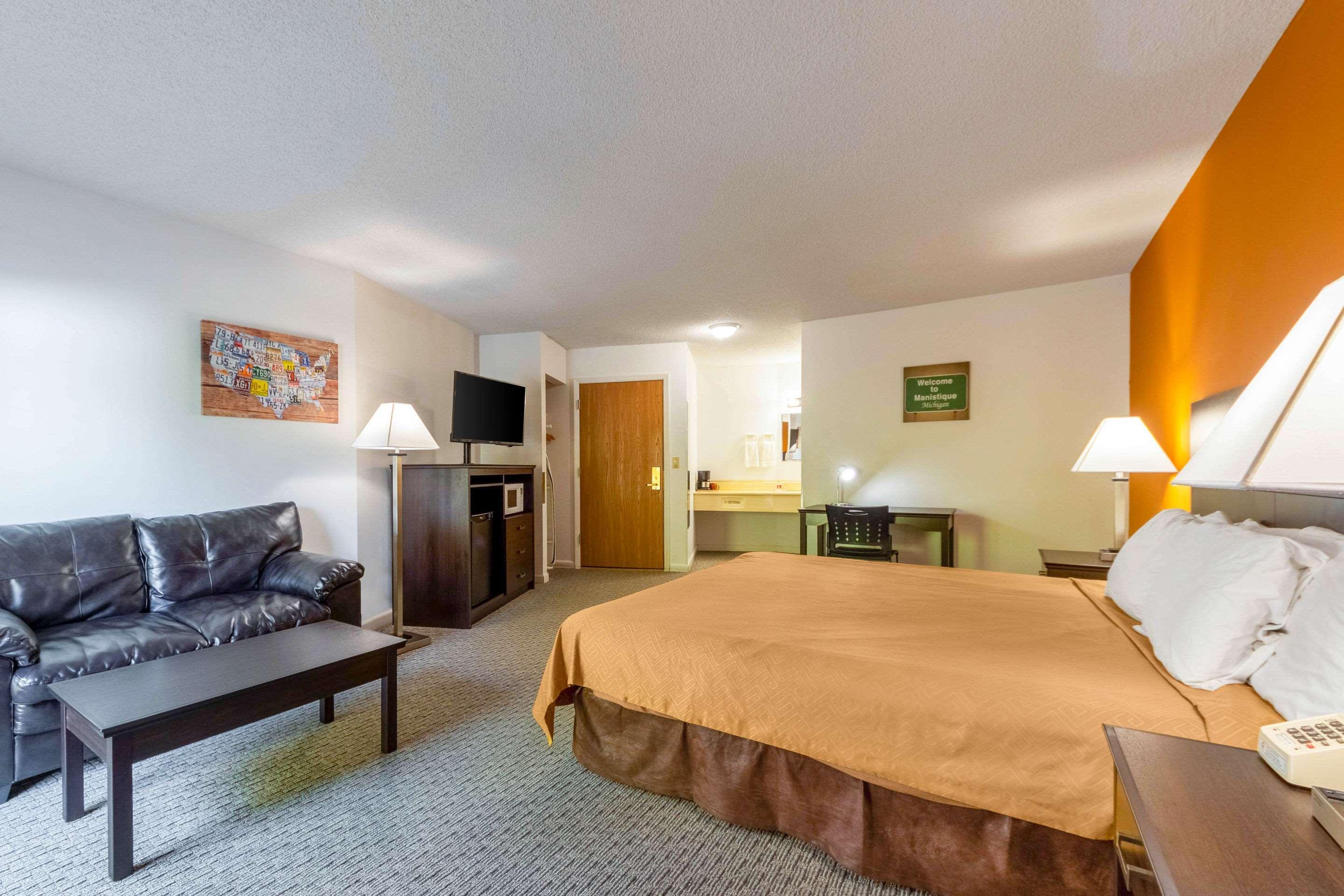Econo Lodge Lakeshore Manistique Eksteriør bilde