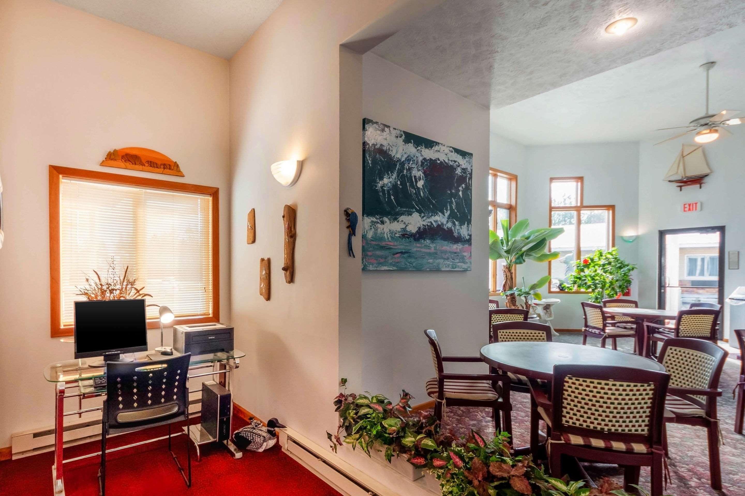 Econo Lodge Lakeshore Manistique Eksteriør bilde