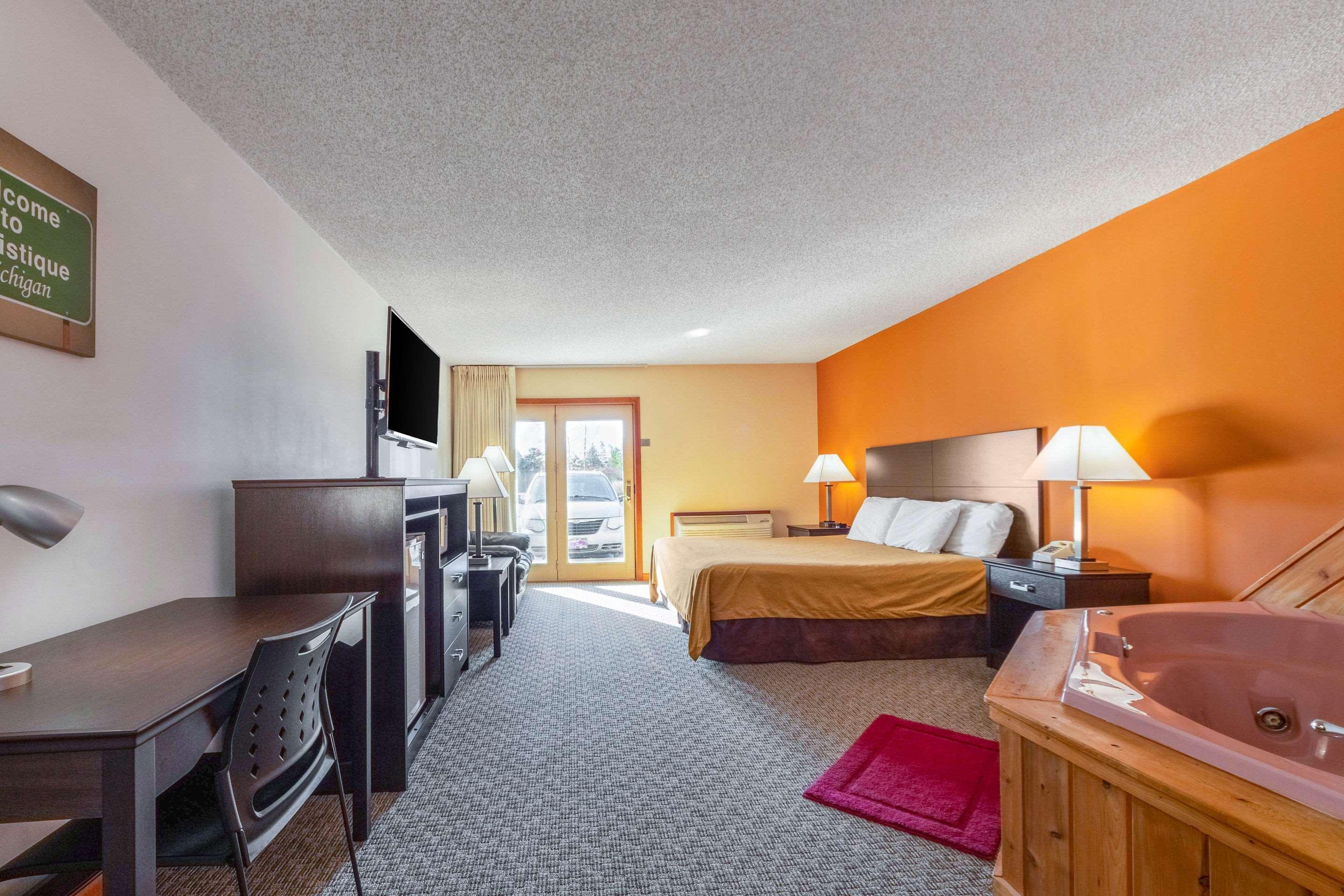 Econo Lodge Lakeshore Manistique Eksteriør bilde