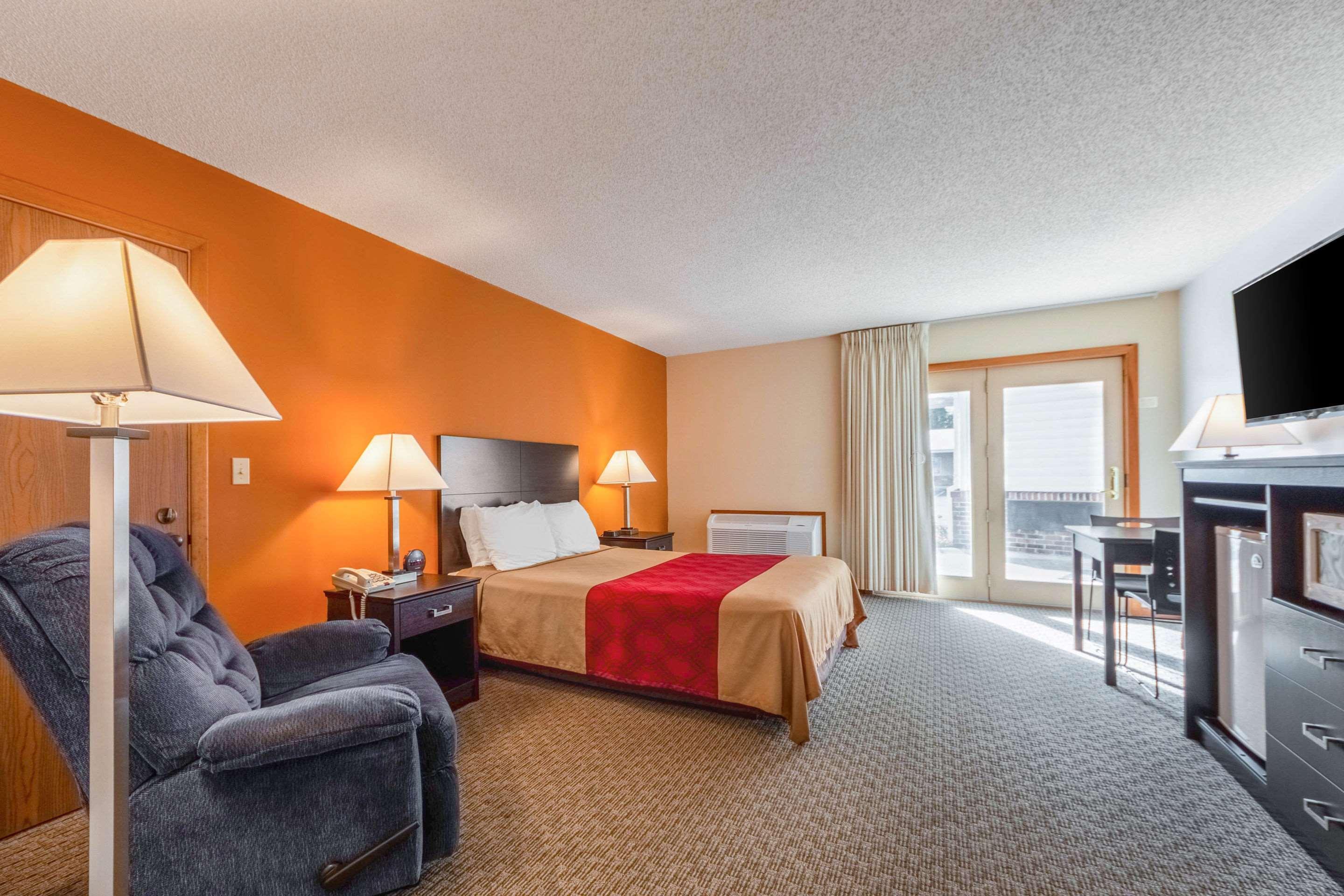 Econo Lodge Lakeshore Manistique Eksteriør bilde