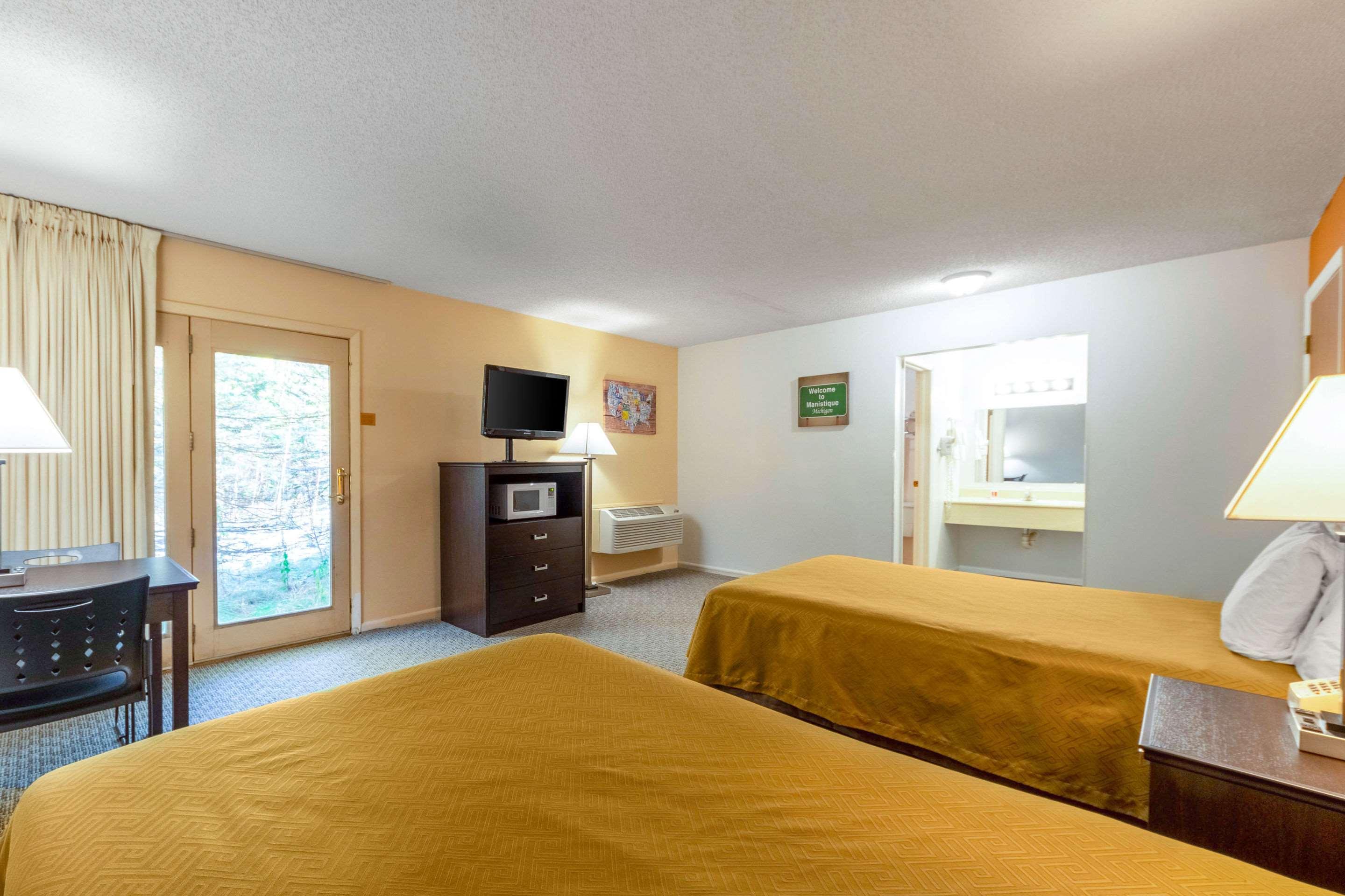 Econo Lodge Lakeshore Manistique Eksteriør bilde