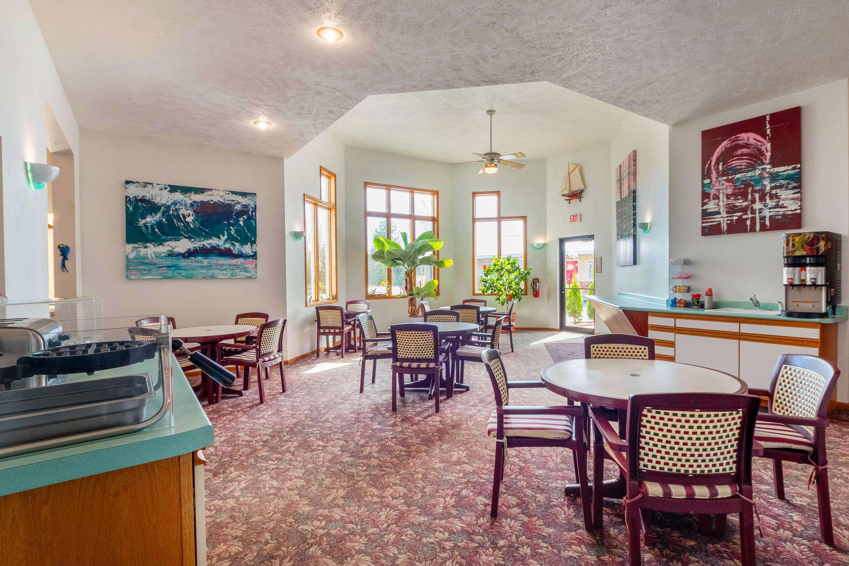 Econo Lodge Lakeshore Manistique Eksteriør bilde
