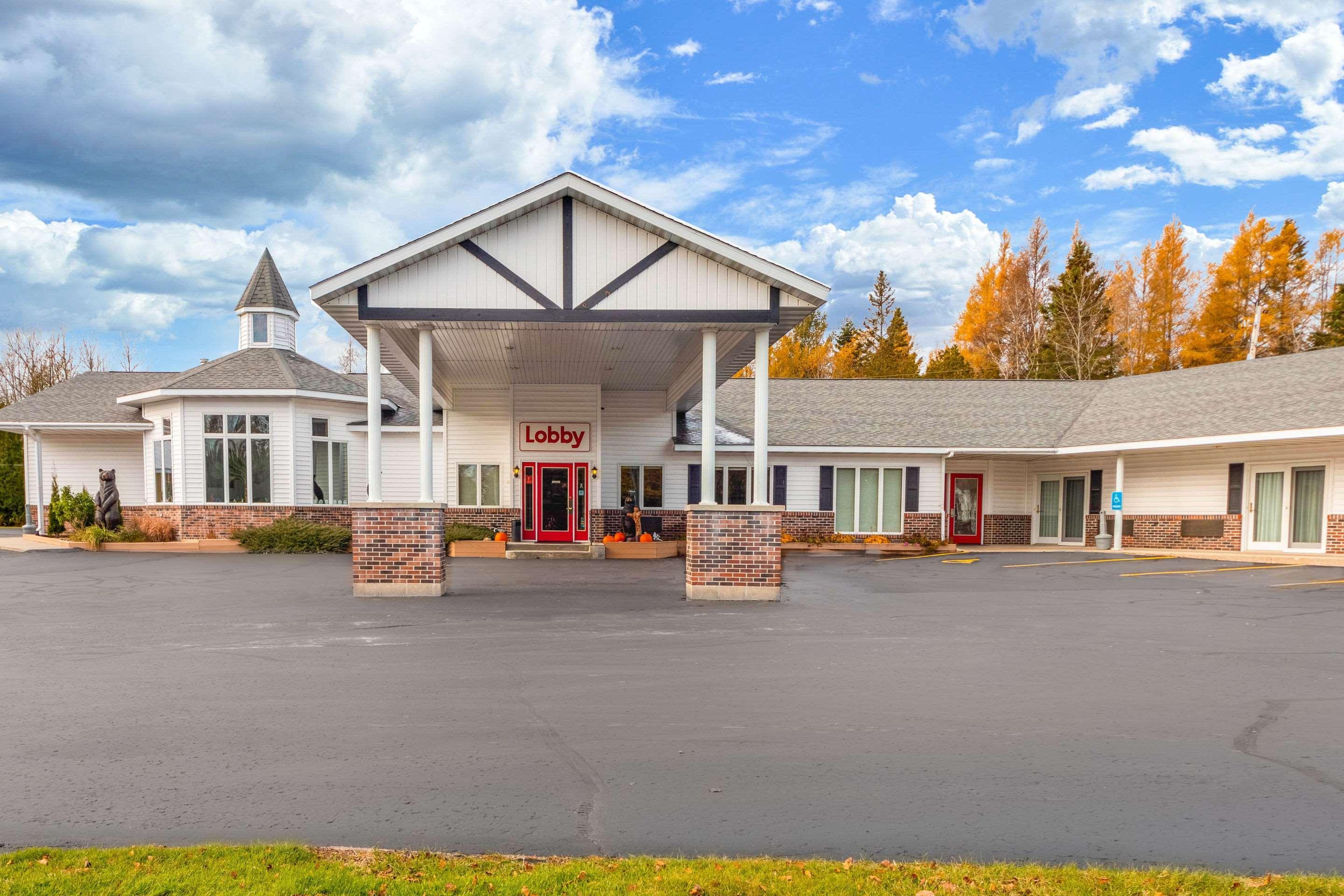 Econo Lodge Lakeshore Manistique Eksteriør bilde