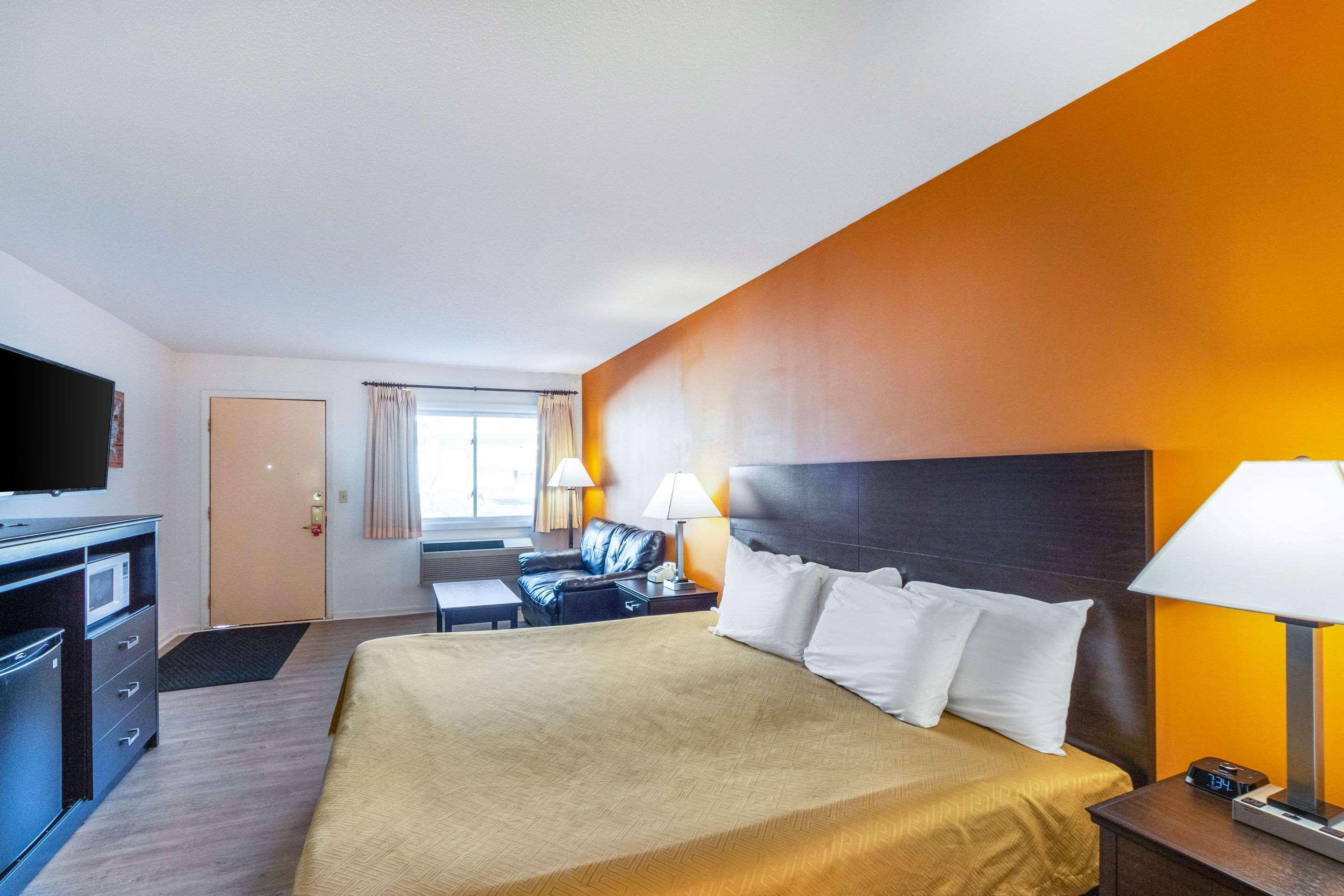 Econo Lodge Lakeshore Manistique Eksteriør bilde