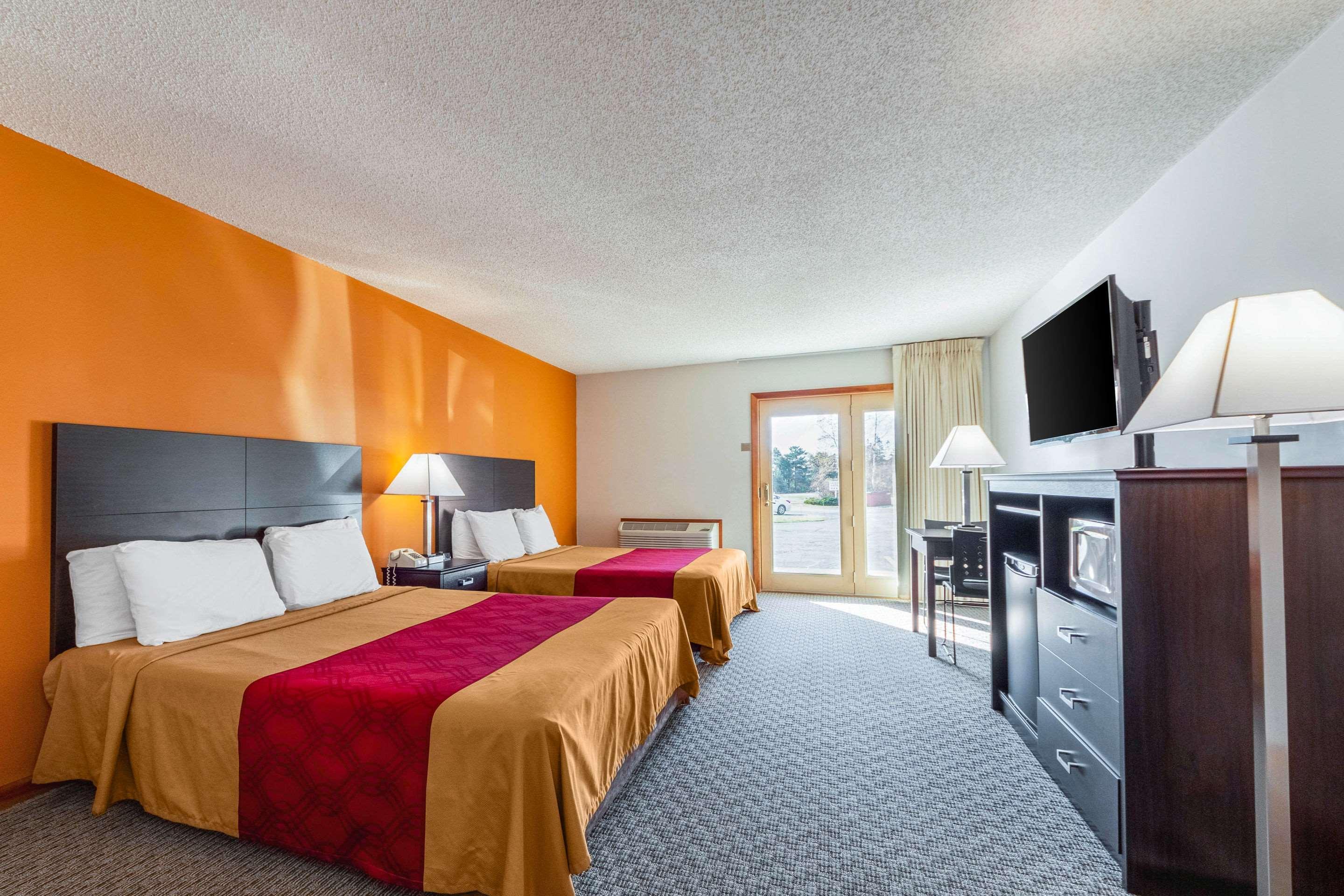 Econo Lodge Lakeshore Manistique Eksteriør bilde
