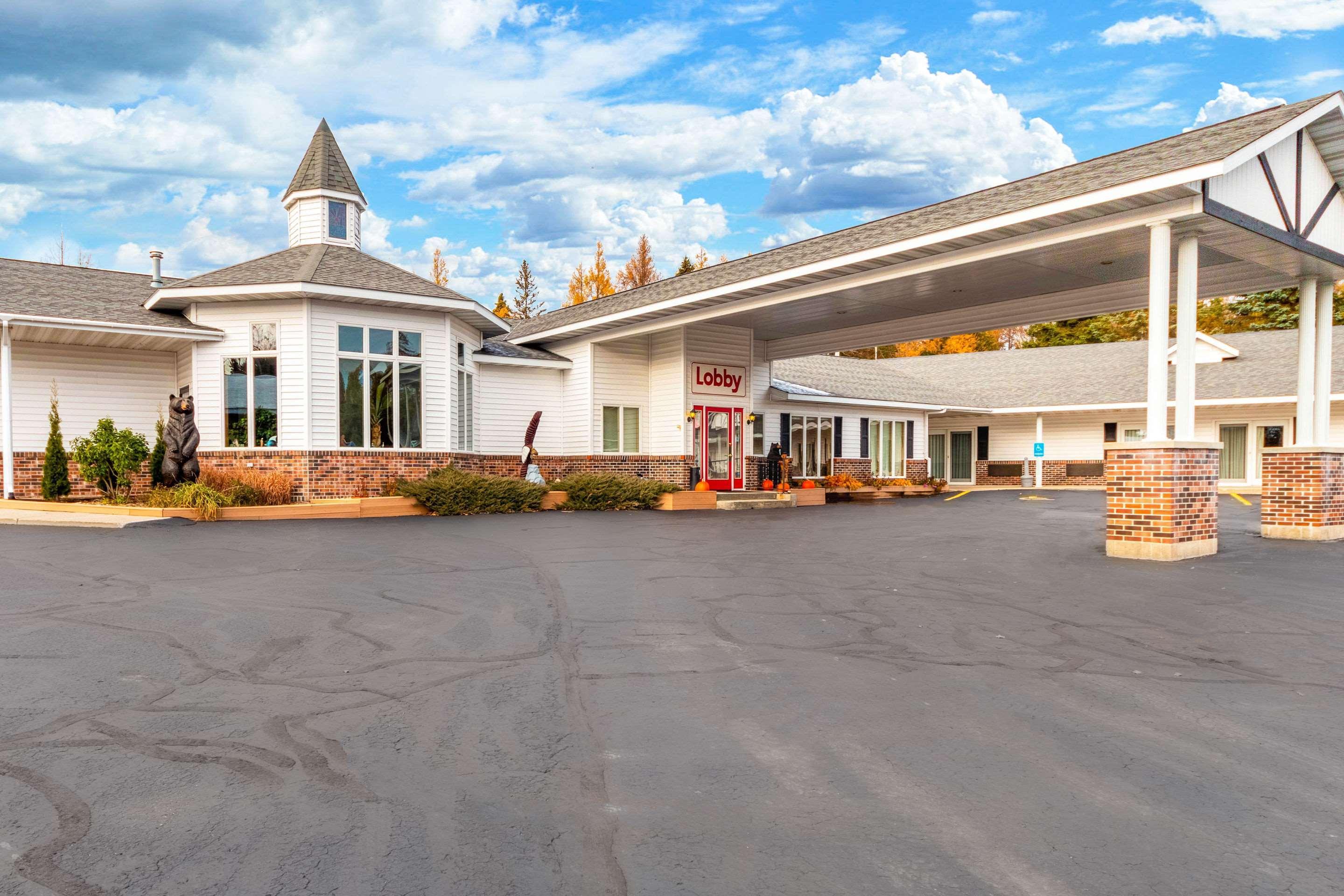Econo Lodge Lakeshore Manistique Eksteriør bilde