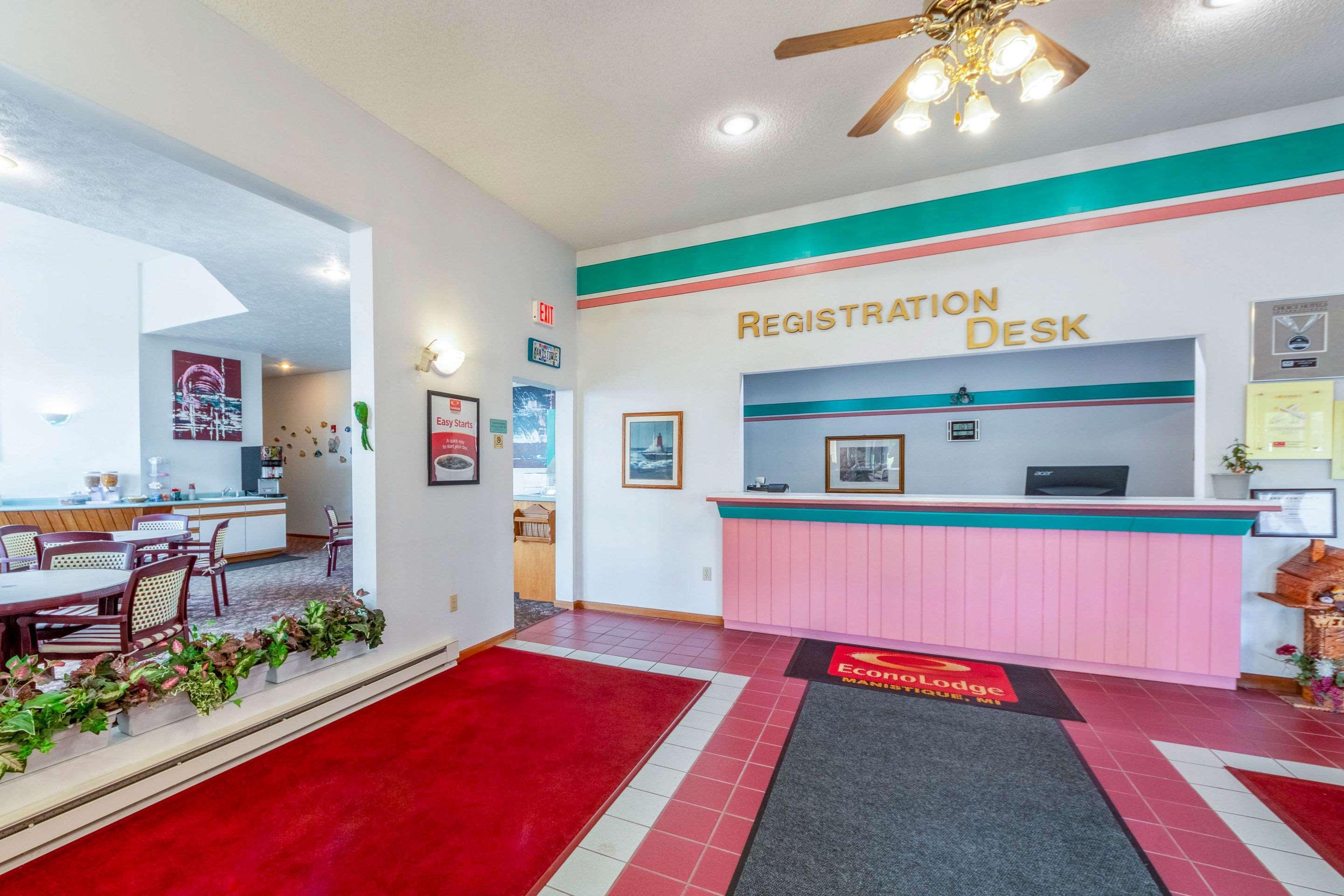 Econo Lodge Lakeshore Manistique Eksteriør bilde