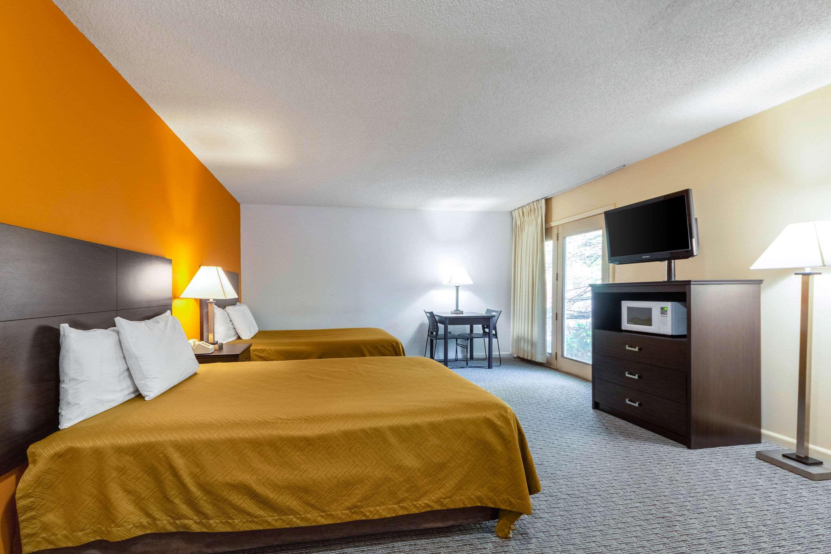 Econo Lodge Lakeshore Manistique Eksteriør bilde