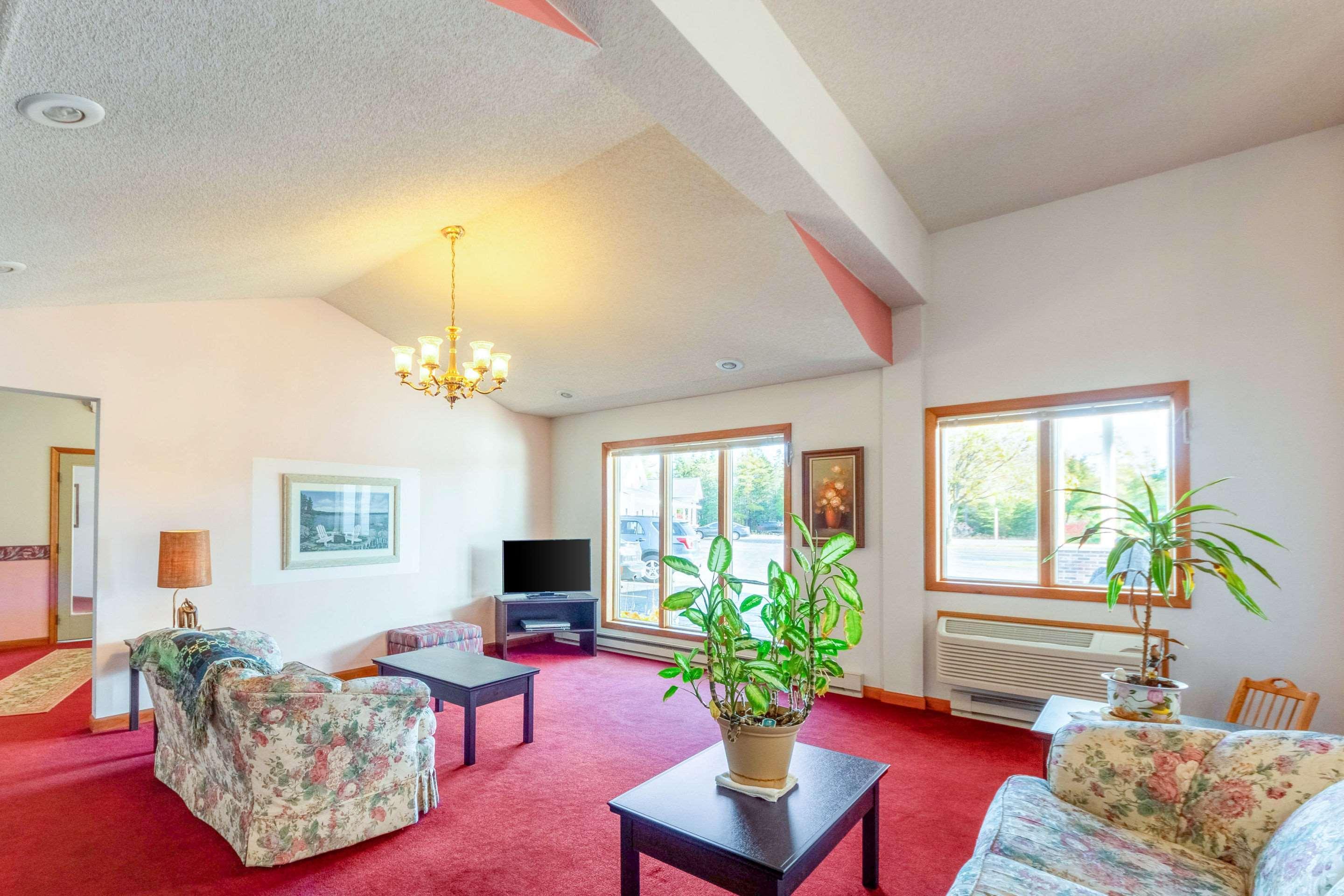Econo Lodge Lakeshore Manistique Eksteriør bilde