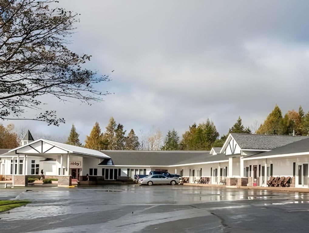 Econo Lodge Lakeshore Manistique Eksteriør bilde