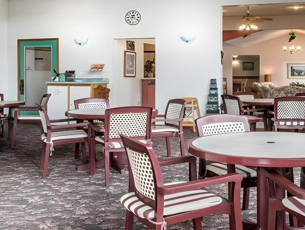 Econo Lodge Lakeshore Manistique Eksteriør bilde