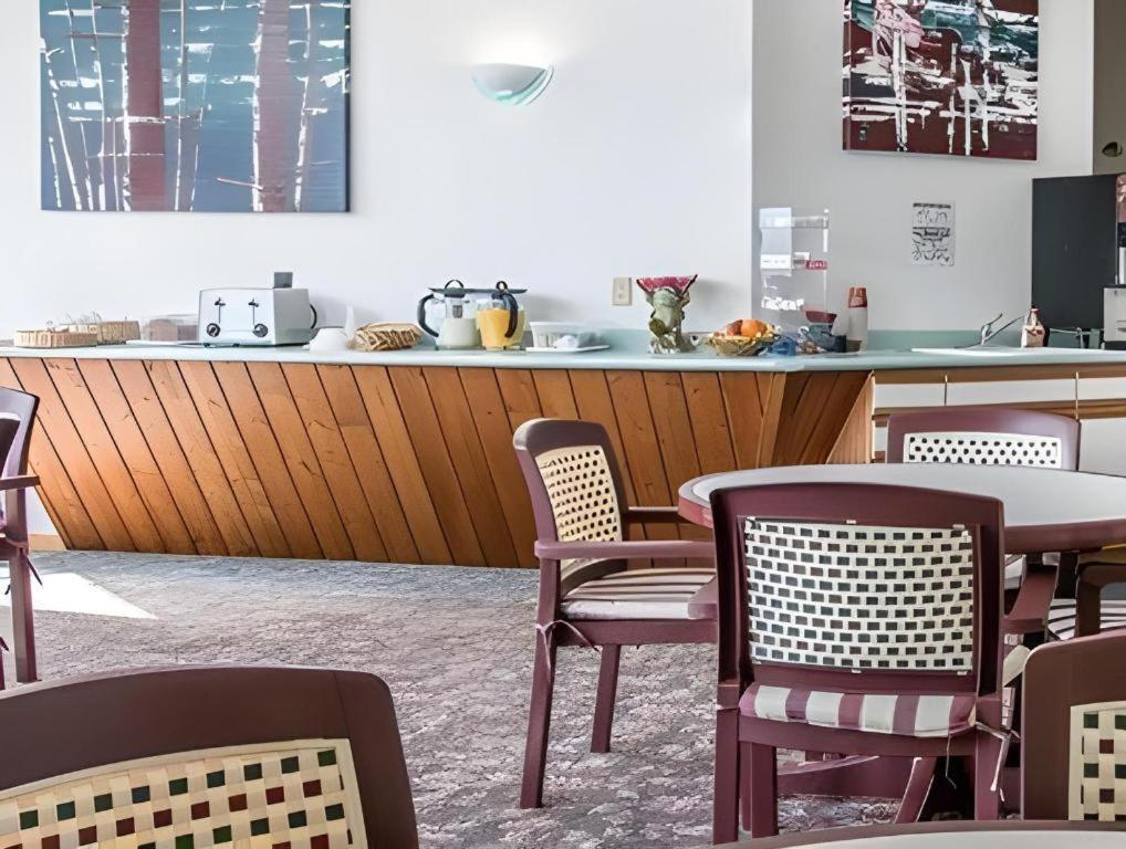 Econo Lodge Lakeshore Manistique Eksteriør bilde