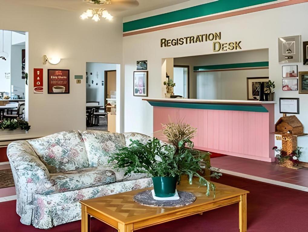 Econo Lodge Lakeshore Manistique Eksteriør bilde