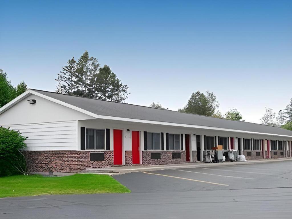 Econo Lodge Lakeshore Manistique Eksteriør bilde