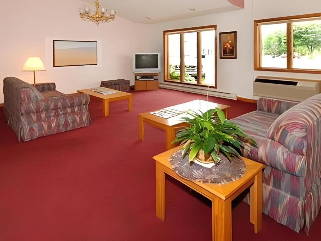 Econo Lodge Lakeshore Manistique Eksteriør bilde
