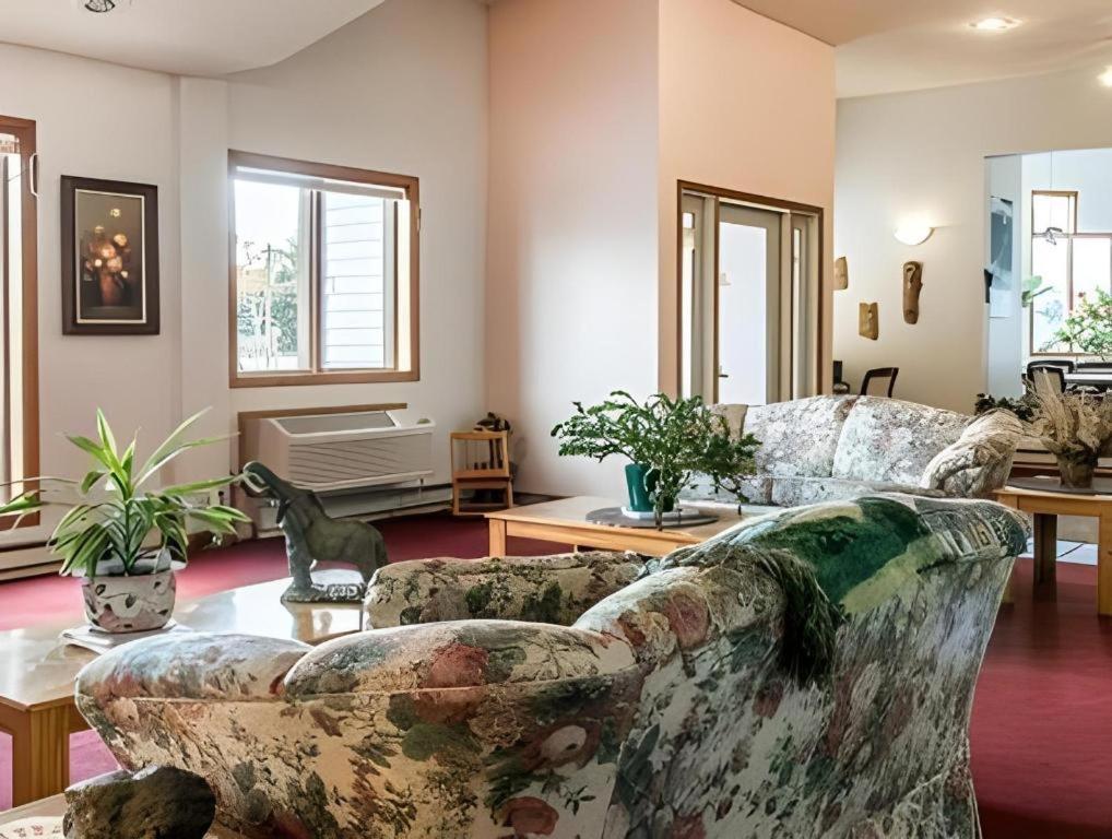 Econo Lodge Lakeshore Manistique Eksteriør bilde