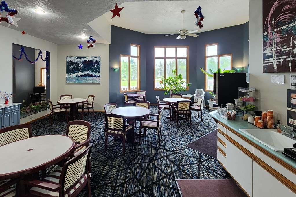 Econo Lodge Lakeshore Manistique Restaurant bilde