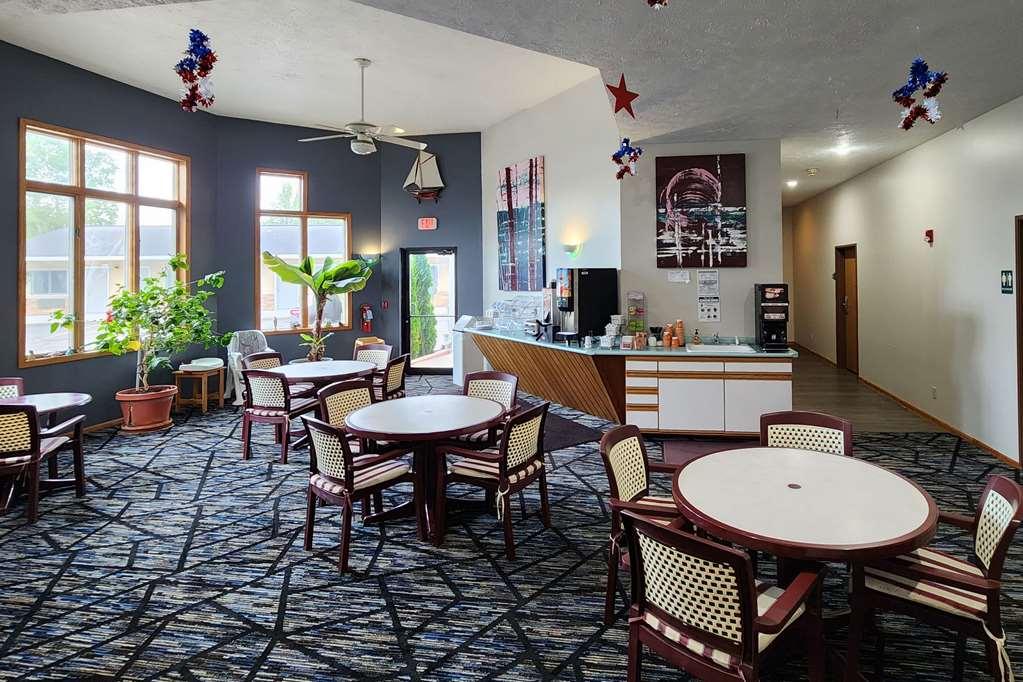 Econo Lodge Lakeshore Manistique Restaurant bilde